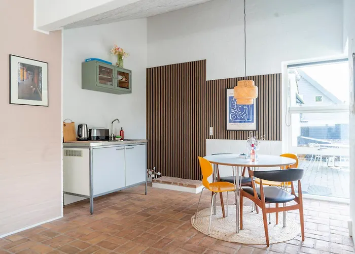 Apartment Idyllic Living Near